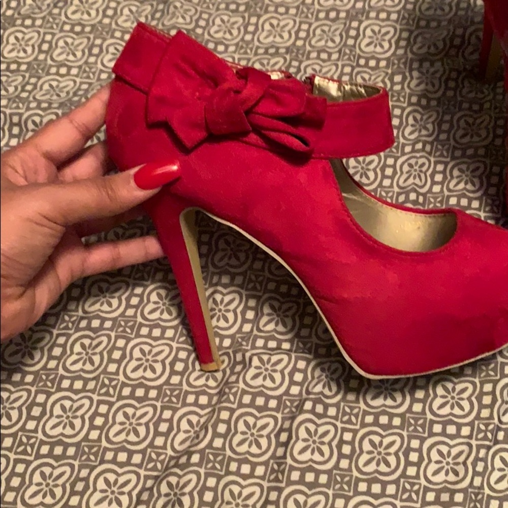 Red Pumps - Picture 2 of 3